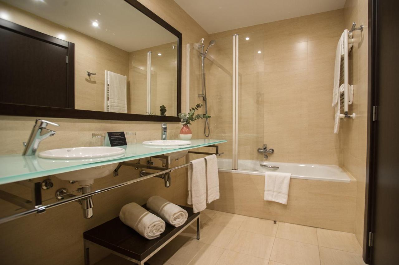 Azz Pamplona Norte Hotel Екстер'єр фото