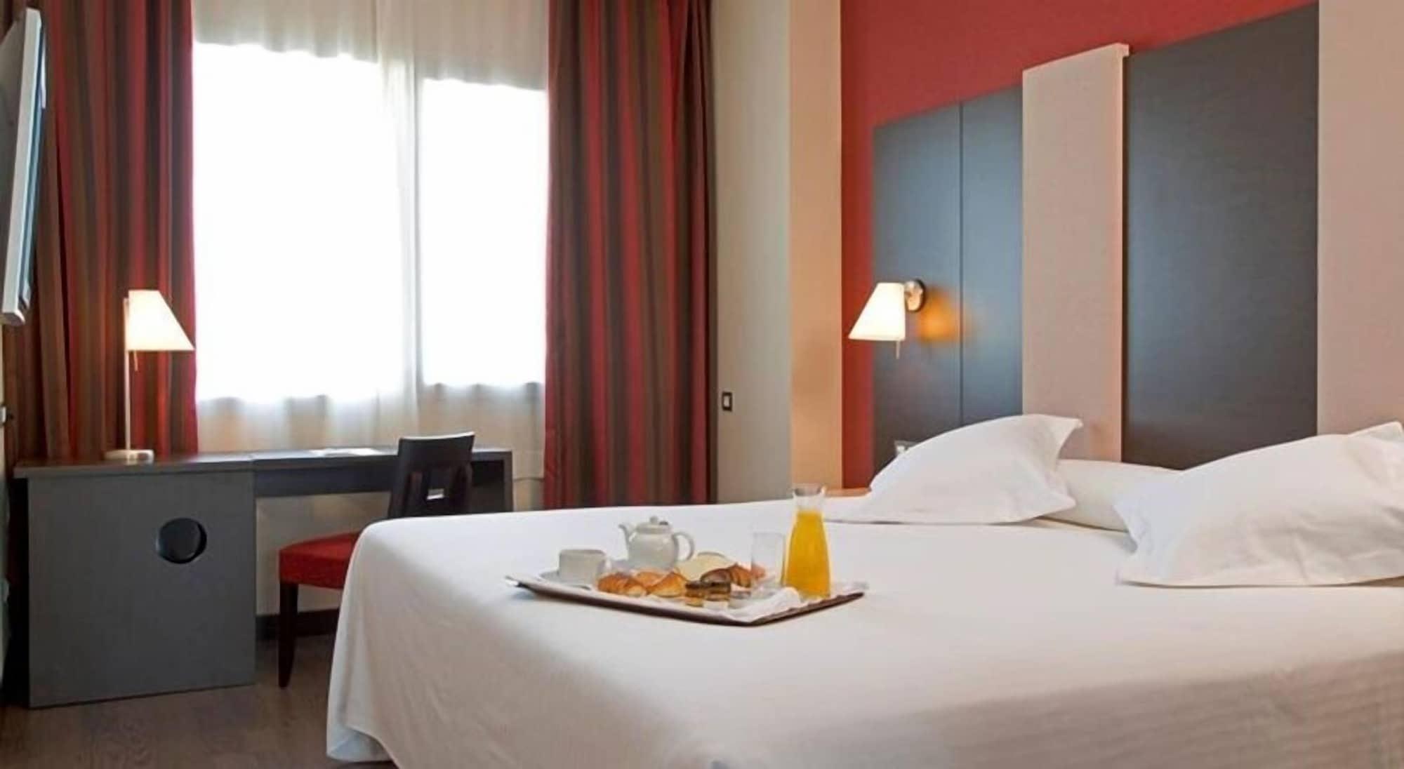 Azz Pamplona Norte Hotel Екстер'єр фото