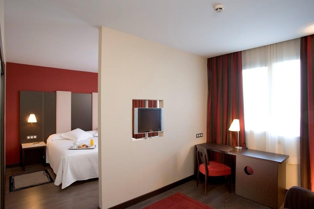 Azz Pamplona Norte Hotel Екстер'єр фото