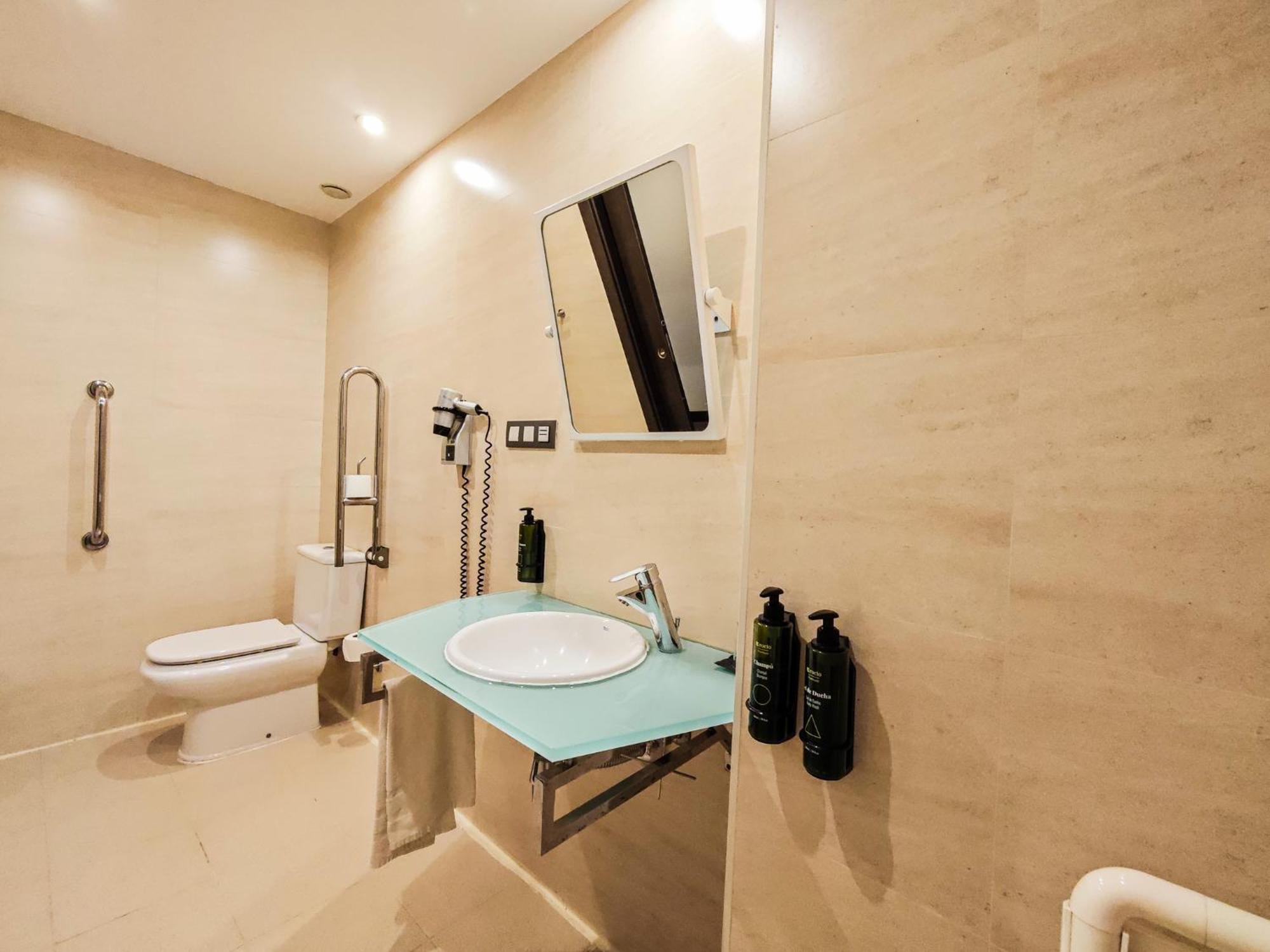 Azz Pamplona Norte Hotel Екстер'єр фото