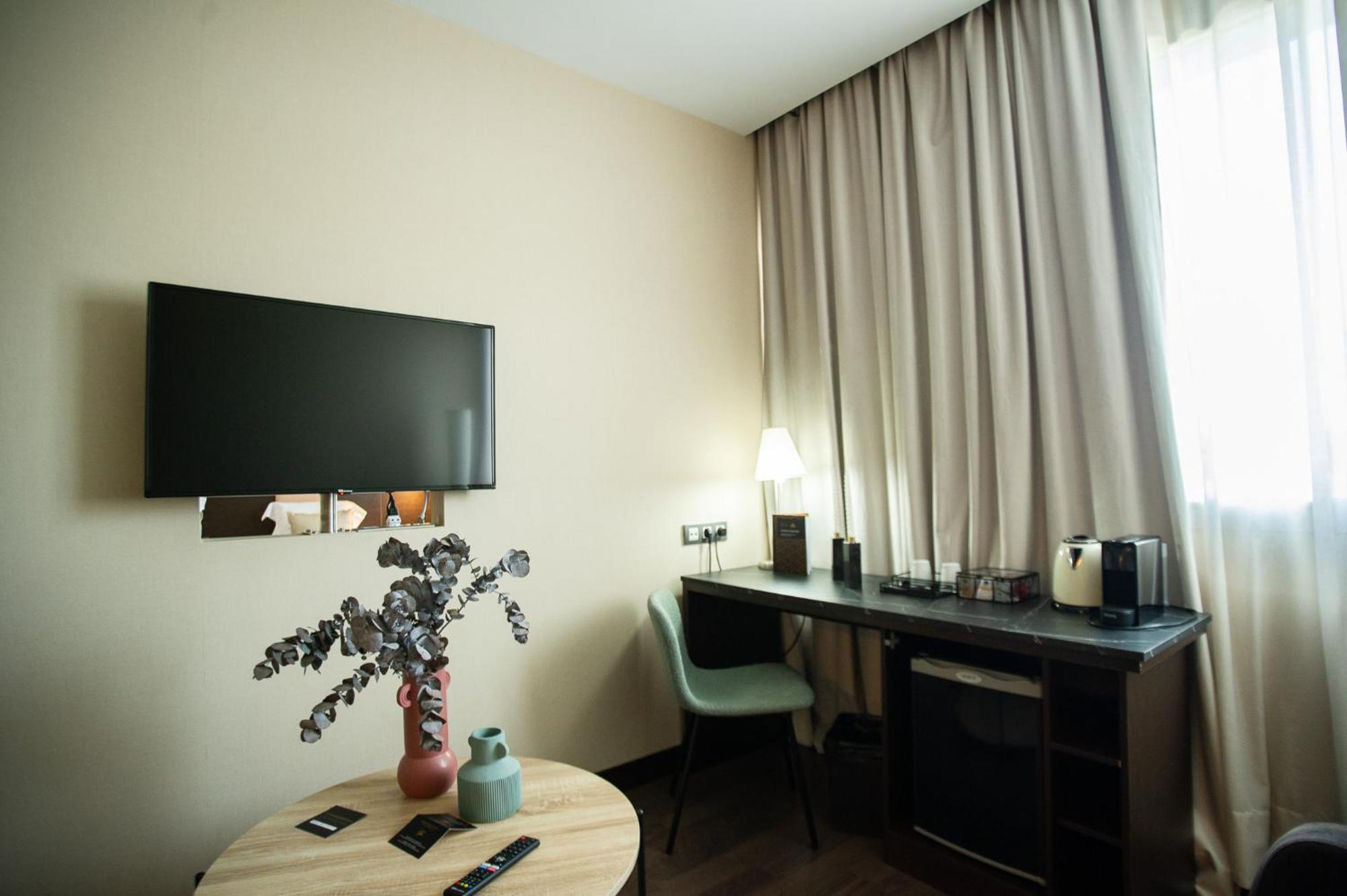 Azz Pamplona Norte Hotel Екстер'єр фото